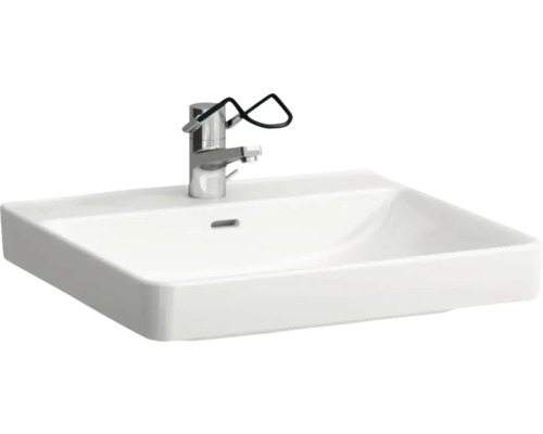 Waschtisch aus Keramik mit Armatur