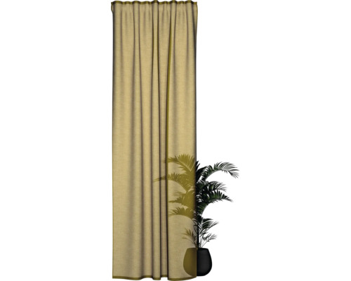 Gardine mit Faltenband und Zimmerpflanze im Topf