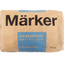 Sack Zement mit der Aufschrift Märker Jurazement CEM II/A-LL 42,5 N, 25 Kilogramm