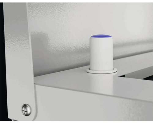 Detailansicht eines Metallmöbels mit Verriegelungsmechanismus