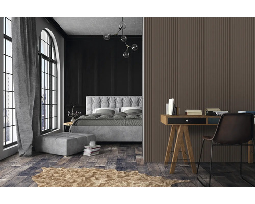 Schlafzimmer mit Bett, Schreibtisch und Paneelwand
