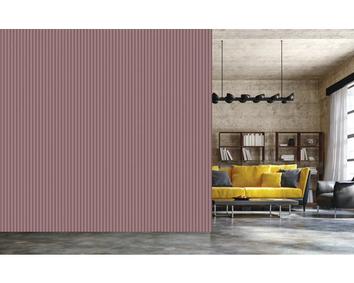 Wohnzimmer mit geriffelten Wandpaneelen und gelbem Sofa