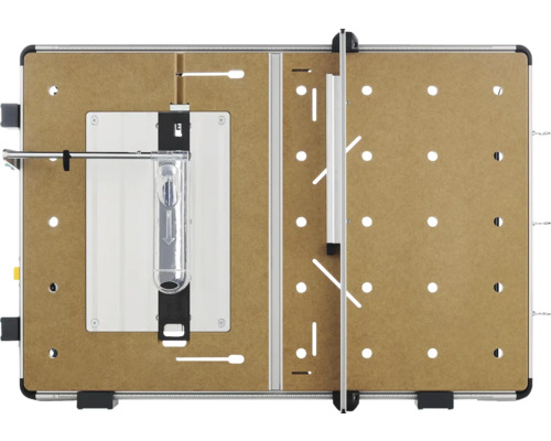 Multifunktionstisch aus MDF mit Lochplatte, Führungsschienen und Aluminiumrahmen von oben betrachtet.