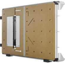 Maschinentisch mit gelochter Arbeitsplatte aus Holz und integrierter Montageplatte für stationäre Elektrowerkzeuge.