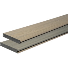 Zwei Terrassendielen aus Holz