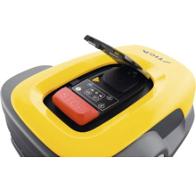 Stiga Mähroboter mit geöffneter Abdeckung und Bedienfeld