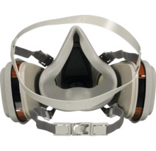 Halbmaske mit Filtern für Atemschutz