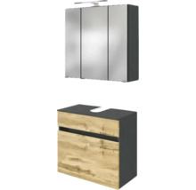 Badezimmermöbel-Set mit dreitürigem Spiegelschrank inklusive LED-Beleuchtung und Waschbeckenunterschrank in Anthrazit mit Holzdekor-Fronten.