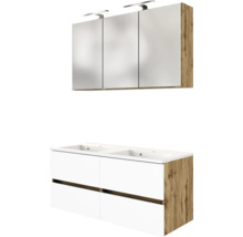 Badmöbel-Set mit Doppel-Waschbeckenunterschrank, vier Laden und dreitürigem Spiegelschrank mit LED-Beleuchtung, Eiche-Dekor und Weiß.