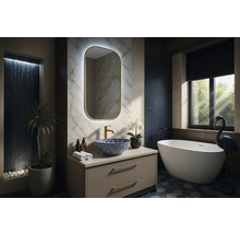 Modernes Badezimmer mit Waschtisch, Spiegel, Badewanne und Dekoration