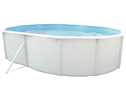 Ovaler Stahlwandpool für den Garten mit weißer Außenwand und blauer Innenfolie, mit Wasser gefüllt.