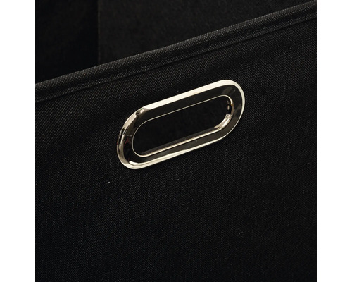 Detailaufnahme einer schwarzen Aufbewahrungsbox mit Griff