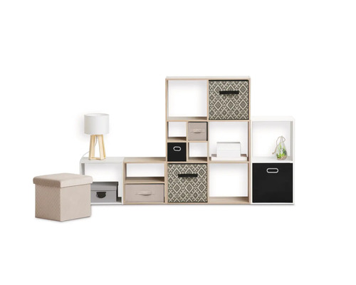 Regalsystem mit Aufbewahrungsboxen und Hocker