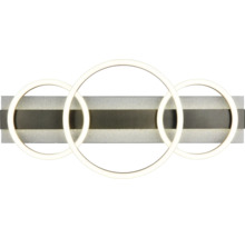 Wandleuchte mit drei Leuchtringen auf einem rechteckigen Sockel