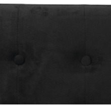 Nahaufnahme eines schwarzen, getufteten Stoffes mit Knöpfen