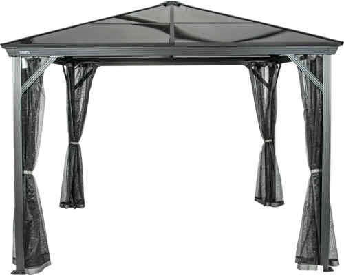 Pavillon mit Vorhängen