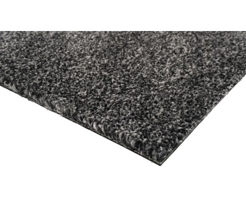 Detailansicht einer grauen Teppichfliese