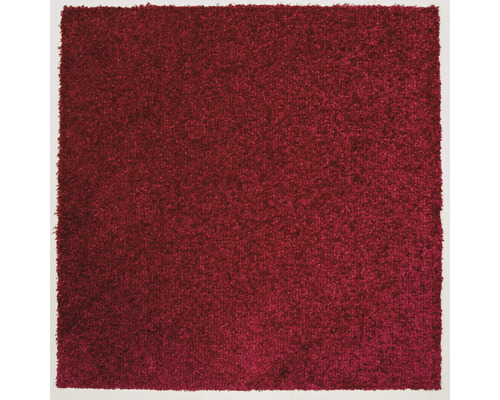 Detailansicht eines roten Teppichs mit Schlingenstruktur