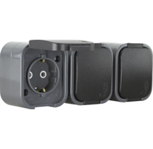 Drei graue Steckdosen für den Außenbereich, eine davon geöffnet