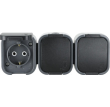 Drei spritzwassergeschützte Steckdosen für den Außenbereich mit Klappdeckel