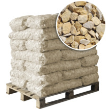 Palette mit Säcken gefüllt mit gebrochenen Natursteinen