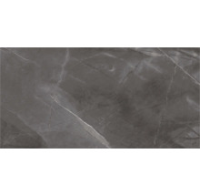 Feinsteinzeugfliese in Marmoroptik dunkelgrau mit Maserung.