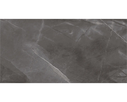 Feinsteinzeugfliese in Marmoroptik dunkelgrau mit Maserung.