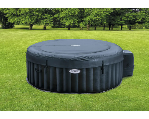 Aufblasbarer runder Whirlpool mit Abdeckung im Garten