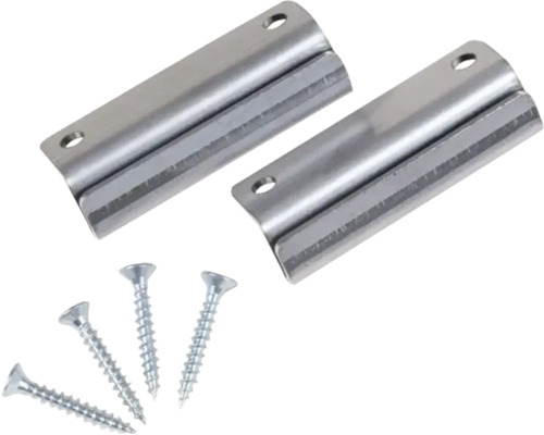 Zwei metallene Rohrschellen mit vier Schrauben