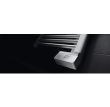 Digitale Steuereinheit eines Badheizkörpers mit Displayanzeige von 22,5 Grad Celsius.