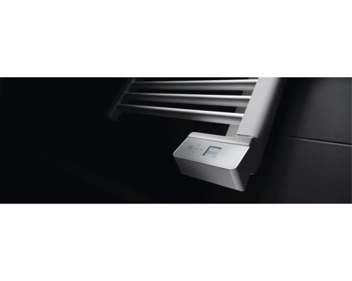 Digitale Steuereinheit eines Badheizkörpers mit Displayanzeige von 22,5 Grad Celsius.