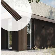 Fassade eines modernen Hauses mit Holzverkleidung