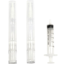 Drei transparente Applikationsspritzen mit Dosierungsanzeige