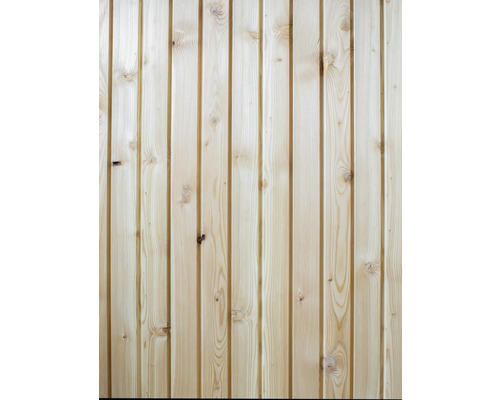 Profilholz aus hellem Holz mit sichtbarer Maserung und Astlöchern.