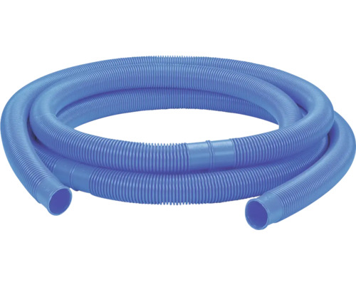 Blauer geriffelter Poolschlauch aus Kunststoff, aufgerollt.