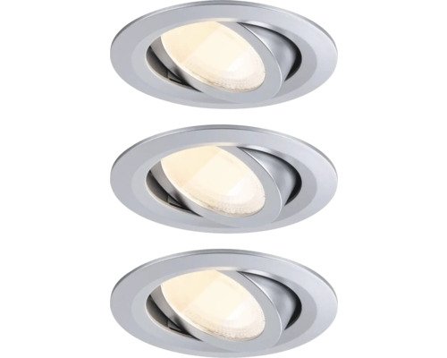 Drei schwenkbare LED Einbaustrahler in runder Form mit metallischer Oberfläche und warmweißem Licht.