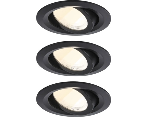 Drei schwenkbare LED Einbaustrahler in Schwarz mit rundem Gehäuse.