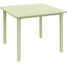 Quadratischer Gartentisch in Hellgrün mit Lattenoptik auf der Tischplatte und vier abgerundeten Beinen.
