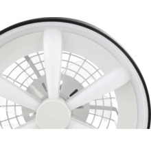 Runder weißer Deckenventilator mit Beleuchtung und transparenten Flügeln.
