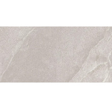 Fliese in Natursteinoptik mit feiner Textur und natürlicher Maserung.