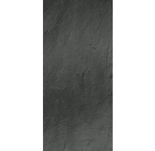 Dunkle Schieferplatte mit natürlicher Struktur und spaltrauer Oberfläche.