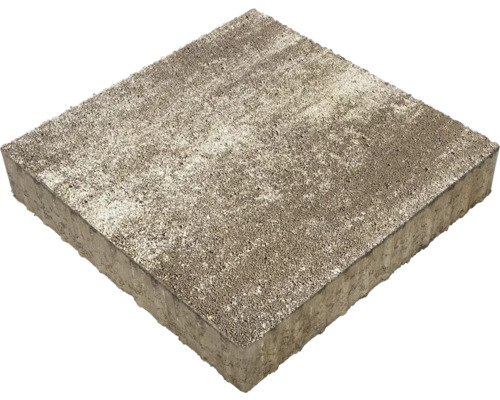 Quadratische Gartenplatte aus Beton mit rauer Oberfläche für den Außenbereich.