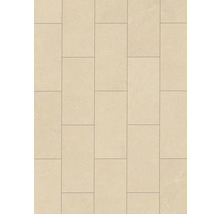 Beige Bodenfliesen oder Wandfliesen in Steinoptik, rechteckiges Format, im Versatz verlegt.