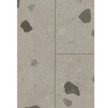 Bodenfliese in Grau mit Terrazzo-Optik, großen Steineinschlüssen und sichtbaren Fugen.