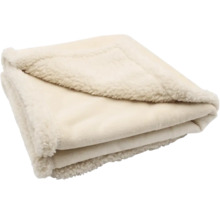 Beige Kuscheldecke aus Fleece mit weißer Sherpa-Abseite, ordentlich gefaltet.