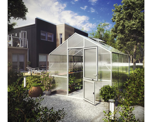 Freistehendes Gewächshaus aus Aluminium und Polycarbonat mit geteilter Tür und Dachfenster in einem modernen Garten.