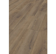 Laminatboden in Eichenoptik mit natürlicher Holzmaserung als Landhausdiele verlegt.