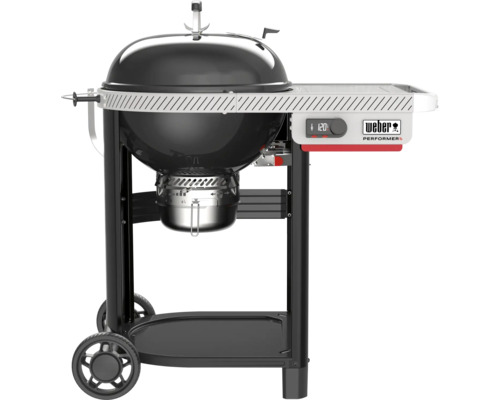 Weber Performer Holzkohlegrill in Schwarz mit digitalem Display für 120 Grad Celsius, Deckel, Seitenablage und Rollwagen mit Rädern.