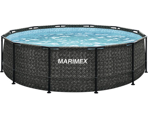 Runder Marimex Rahmenpool in Rattan-Optik mit schwarzer Metallkonstruktion und blauem Wasser.