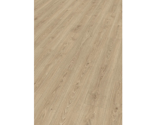 Laminatboden in Eichenoptik mit natürlicher Holzmaserung und Astlöchern, verlegt als Landhausdielen.